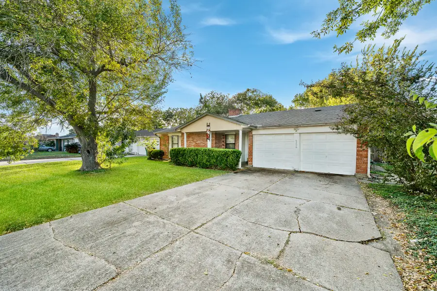 6206 Westbranch Drive, Houston, TX 77072 - Image #2