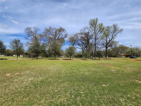 105 Easy Street, Palestine, TX 75801