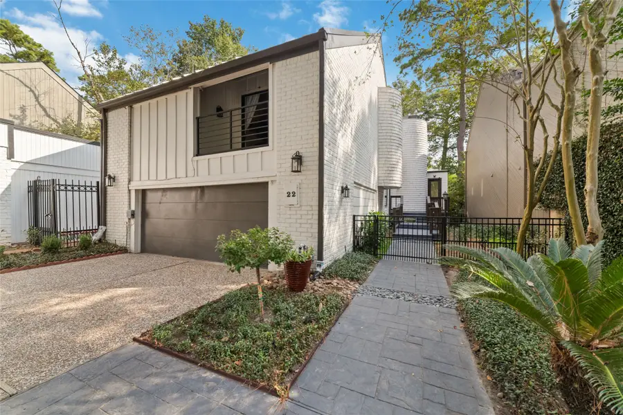 22 Sugarberry Circle, Houston, TX 77024 - Image #2