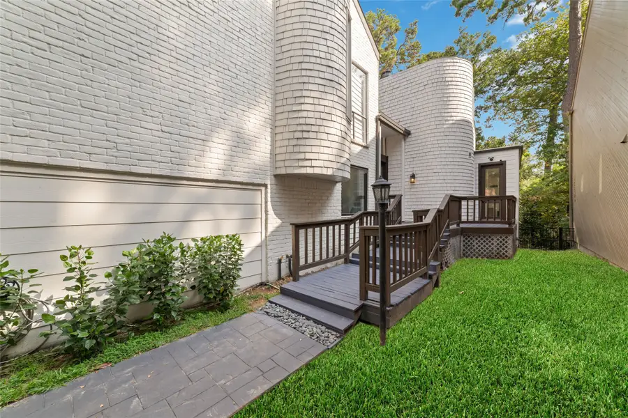 22 Sugarberry Circle, Houston, TX 77024 - Image #3