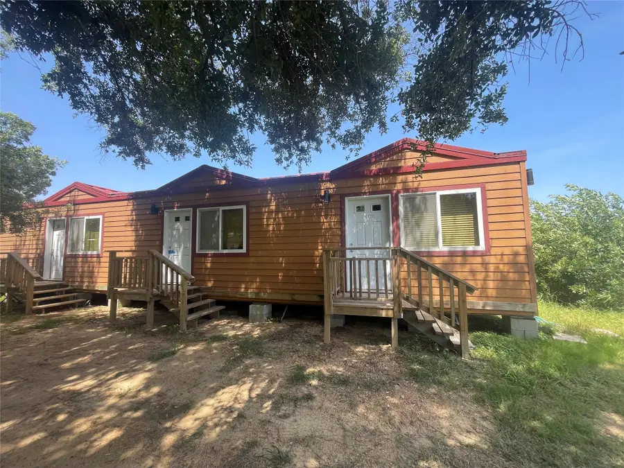 1104 Rorem Avenue, Palacios, TX 77465 - #2