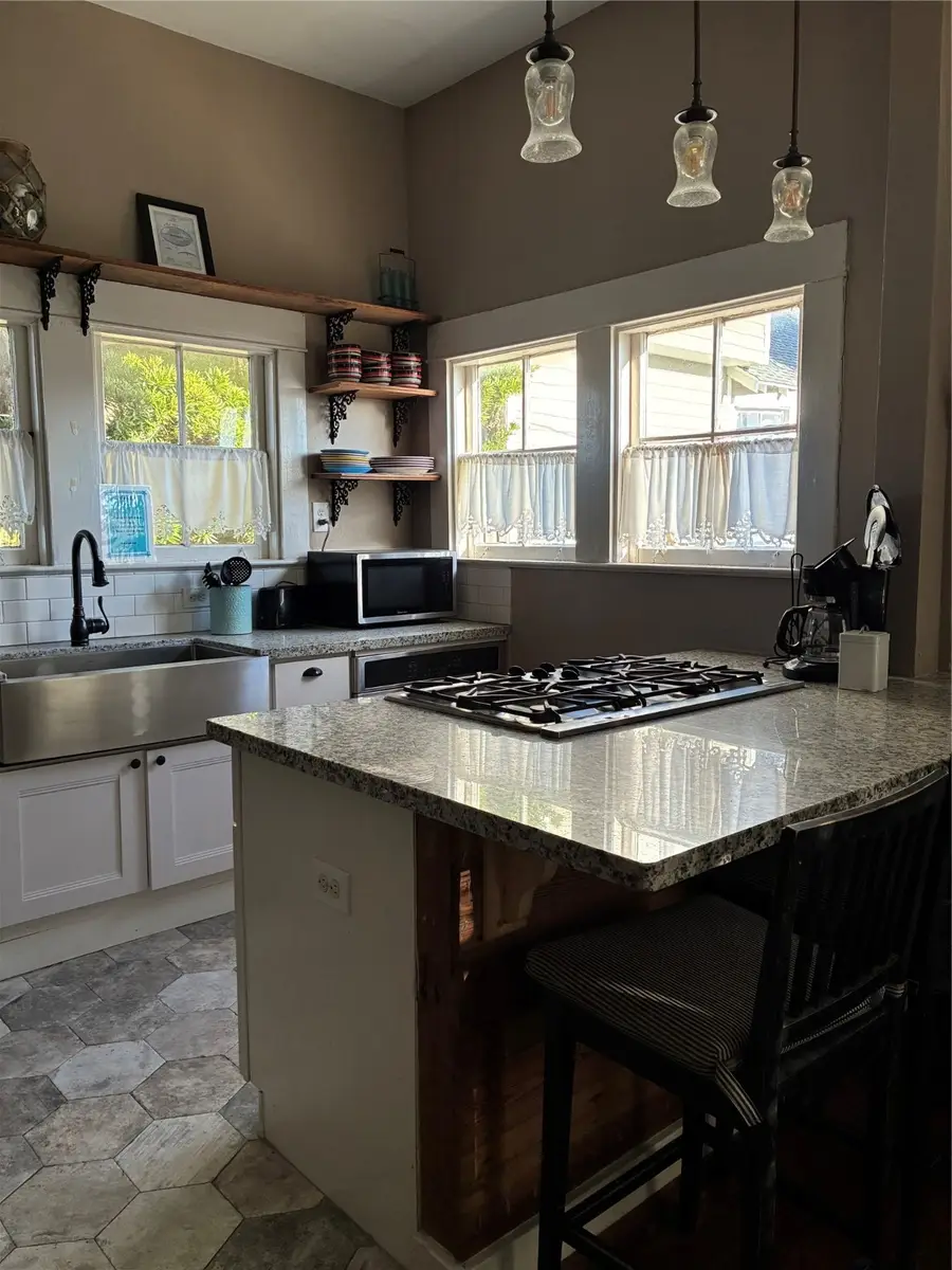 1514 15th Street, Galveston, TX 77550 - Image #2