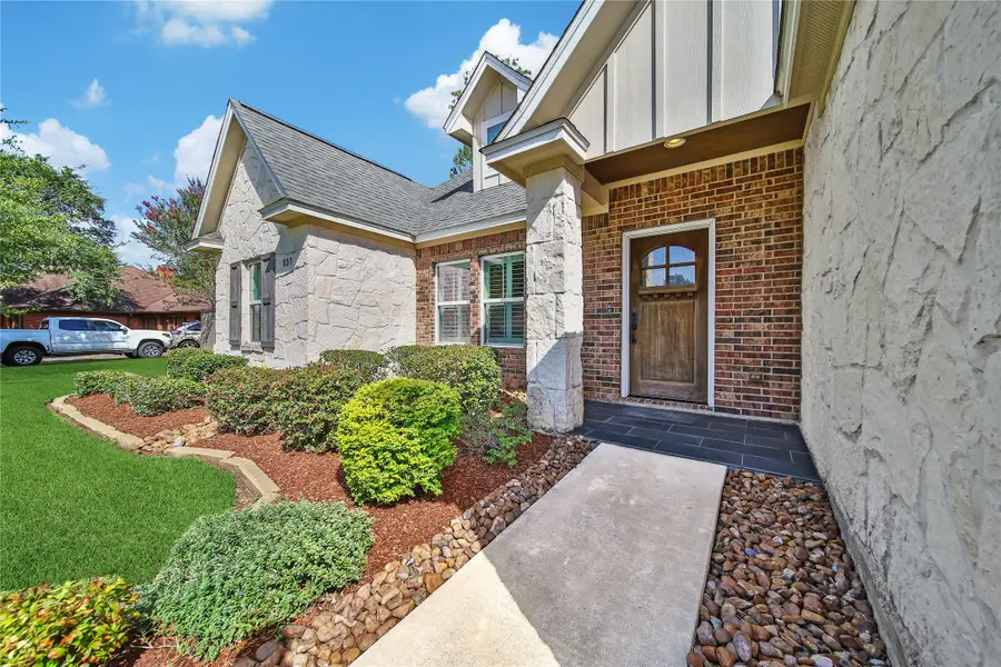 237 Any Way Street, Lake Jackson, TX 77566 - #2