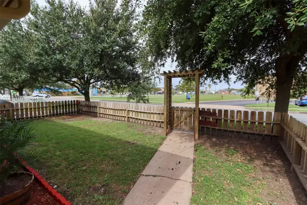 5217 Avenue N 1/2, Galveston, TX 77551