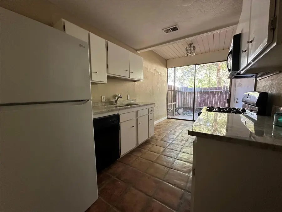 13 Lakeway, Conroe, TX 77304 - #3