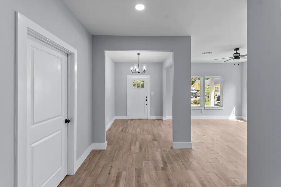 214 S 14th 1/2 St, Nederland, TX 77627 - Image #2