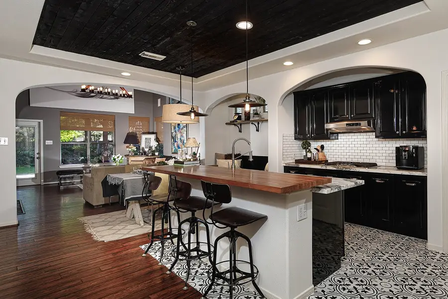 63 Douvaine, The Woodlands, TX 77382 - #2