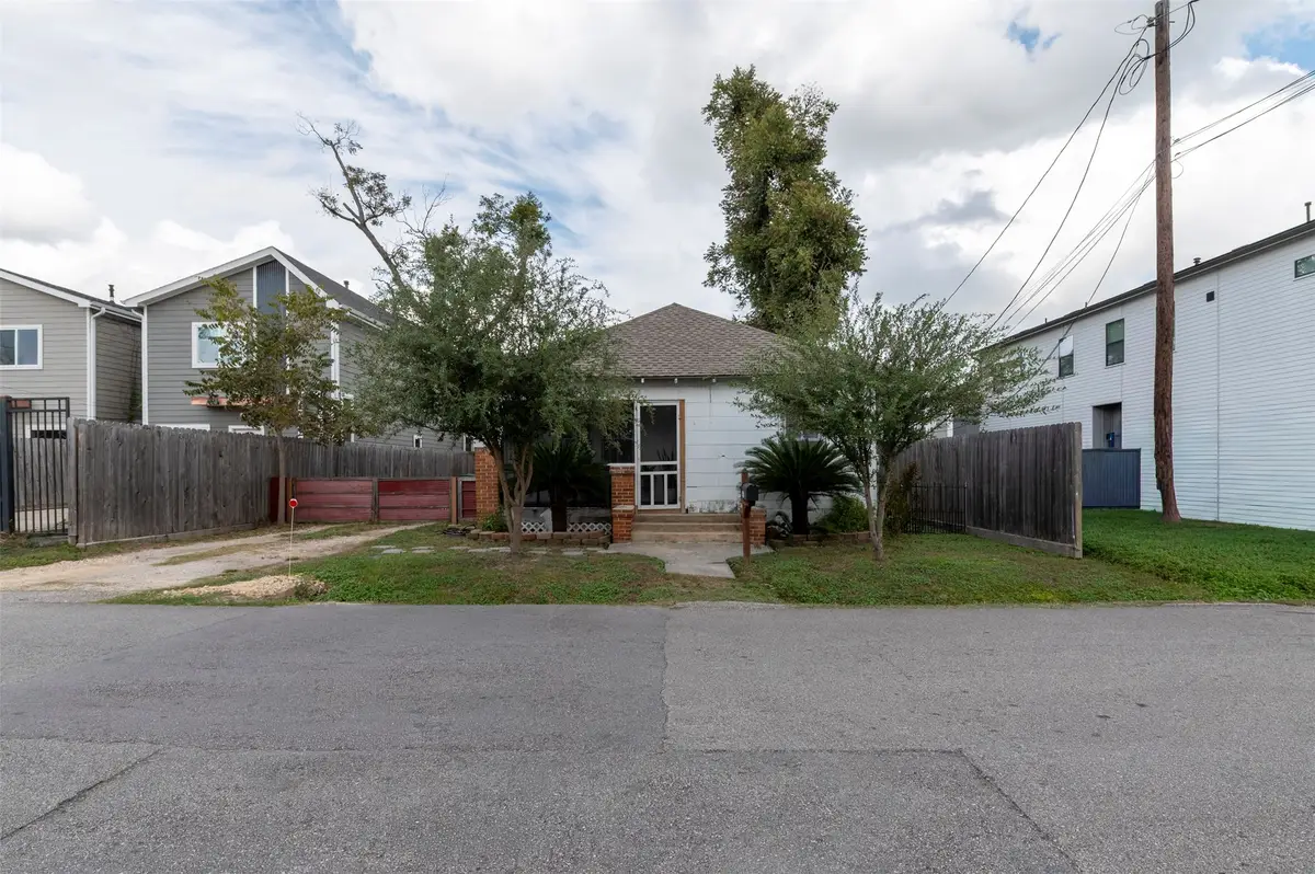 121 E 32nd Street, Houston, TX 77018 - Image #1