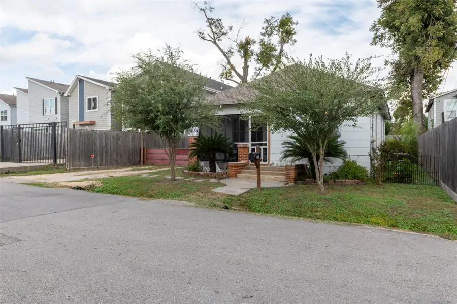 121 E 32nd Street, Houston, TX 77018 - Image #2