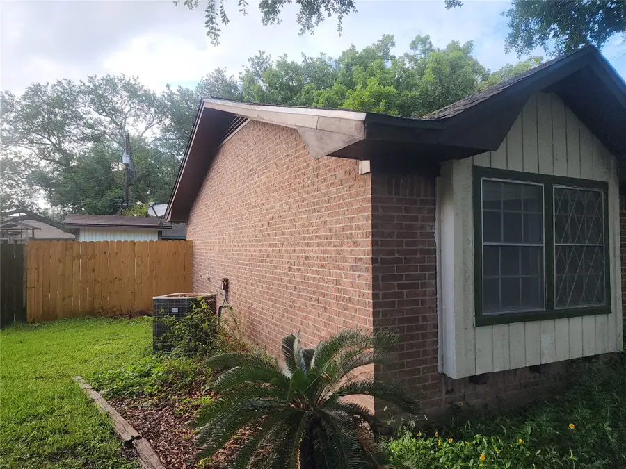 3009 Del Monte Avenue, Bay City, TX 77414 - #3