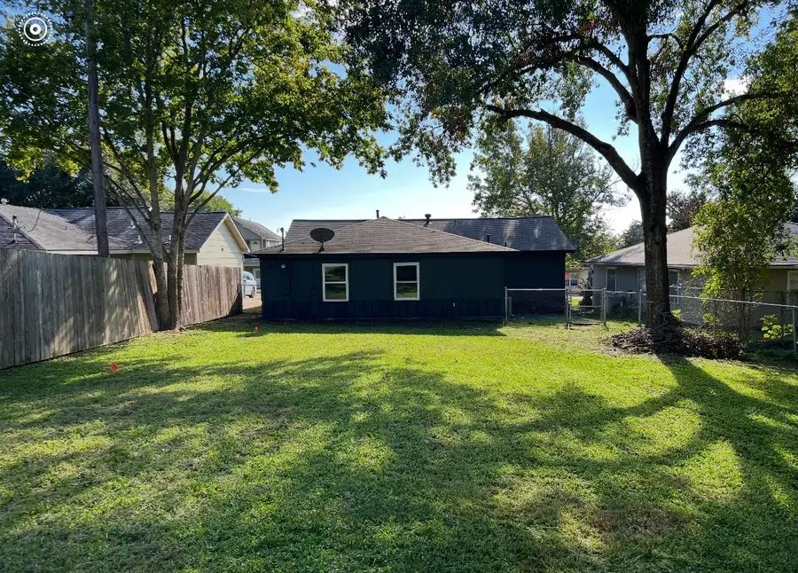 1034 E 3rd Street, Bellville, TX 77418 - #2