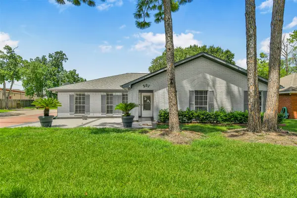 201 Amber Lane, League City, TX 77573