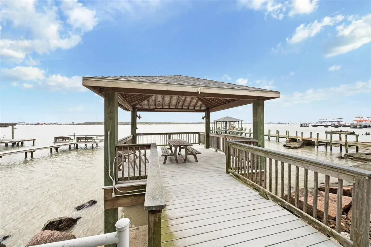 1501 Harbor View Circle, Galveston, TX 77550 - Image #1