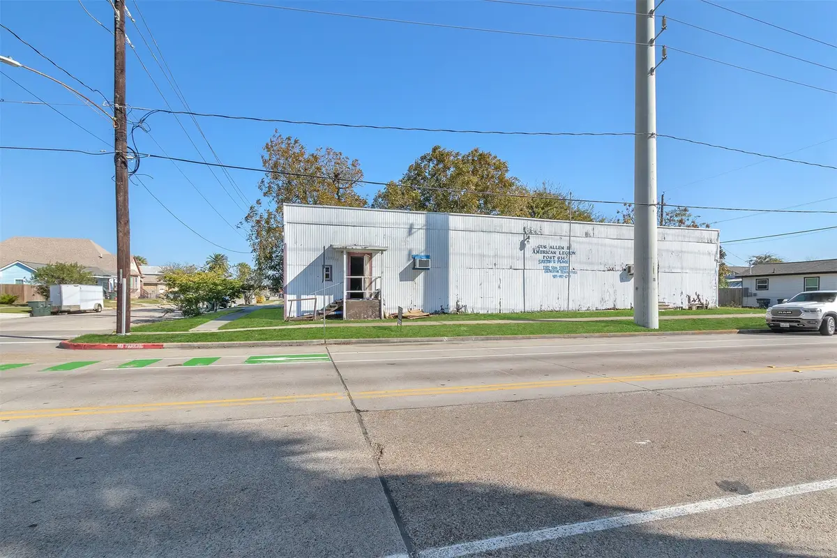 1202 Mary Moody Northen Boulevard, Galveston, TX 77551 - Image #1