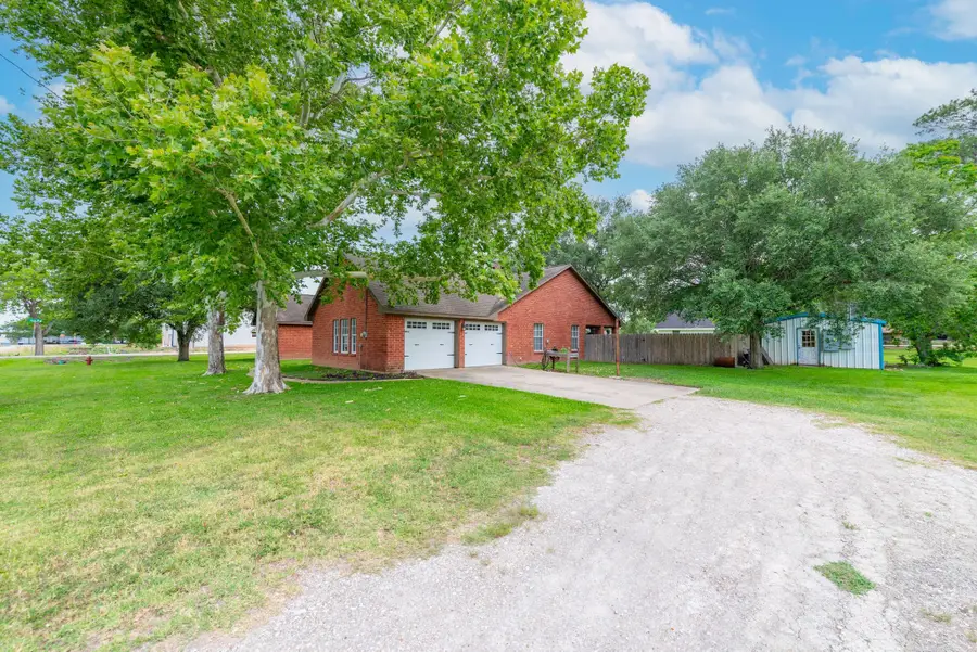 330 N 4th Street, Beasley, TX 77417 - #2