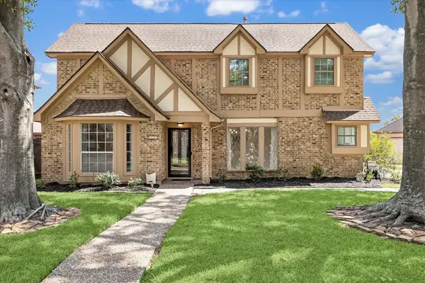 110 Shadow Wood Drive, Sugar Land, TX 77498