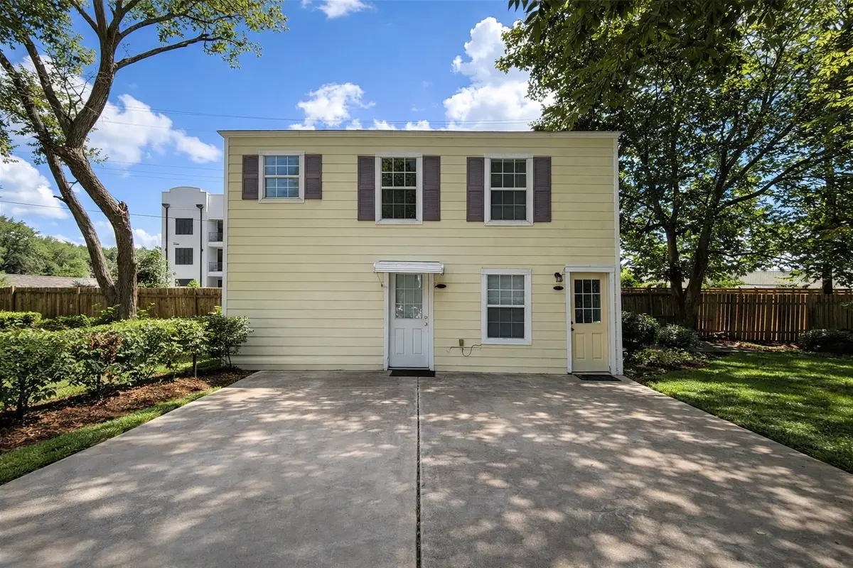 422 W Burleson Street, Wharton, TX 77488 - #1