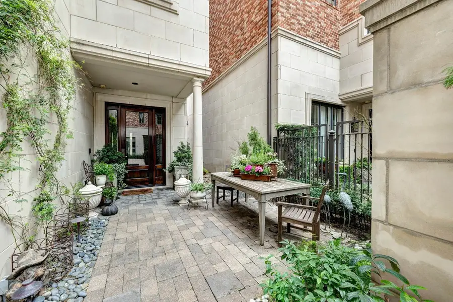 1239 Rue De La Paix Way #B2, Houston, TX 77056 - #3