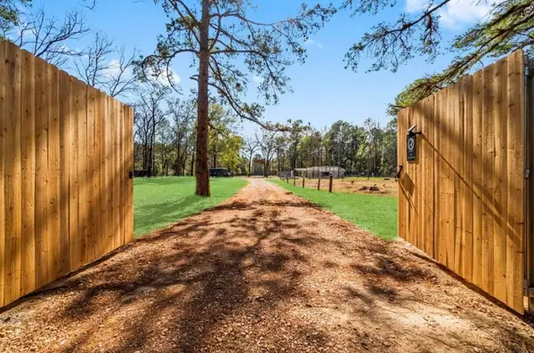 7711 Boars Head Place, Montgomery, TX 77316