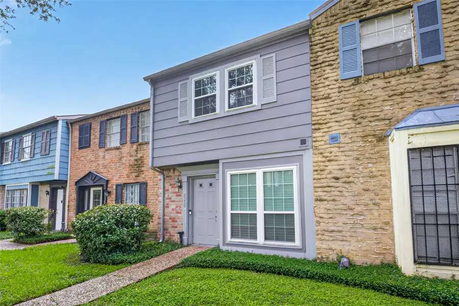 8355 Nairn St, Houston, TX 77074 - #2