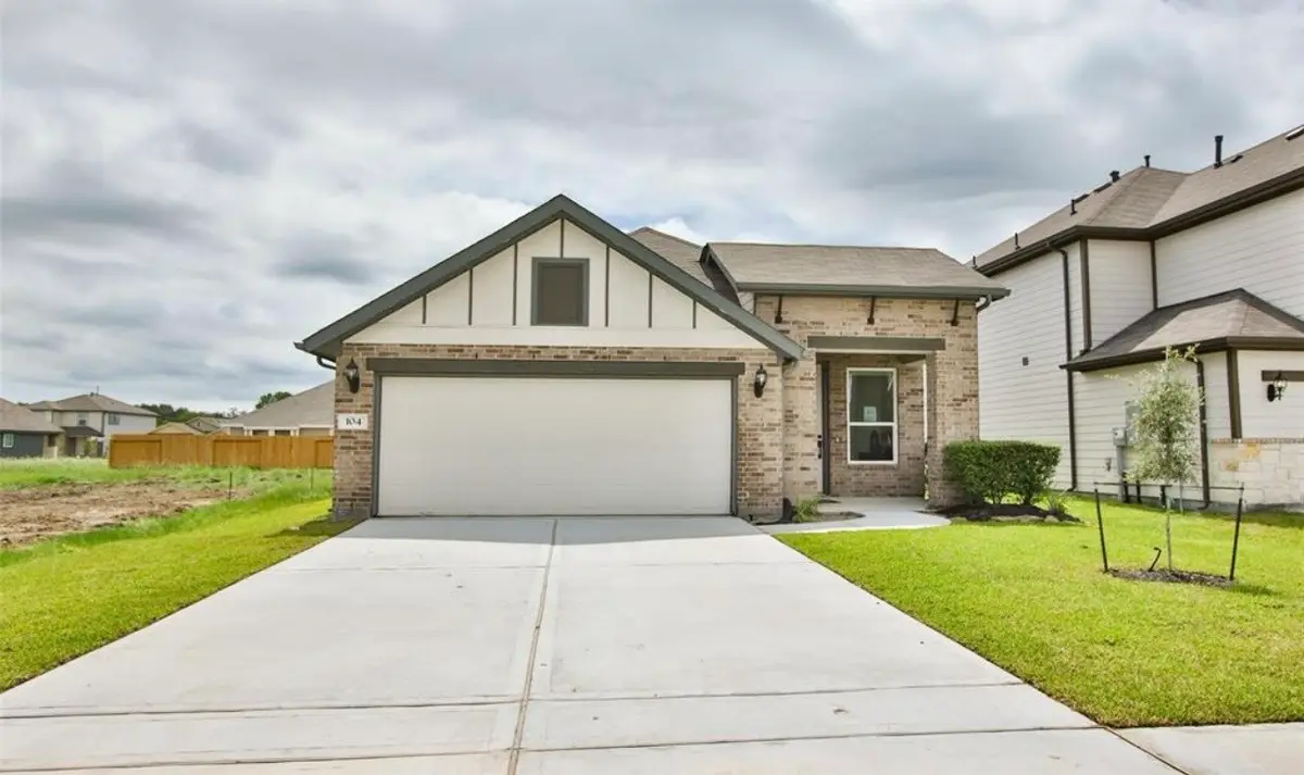 104 Lisa Marie Drive, Angleton, TX 77515 - Image #1