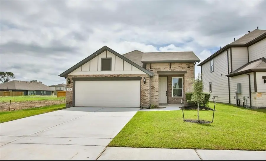 104 Lisa Marie Drive, Angleton, TX 77515 - Image #3