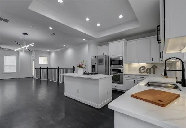 19 Versante Court, Houston, TX 77070