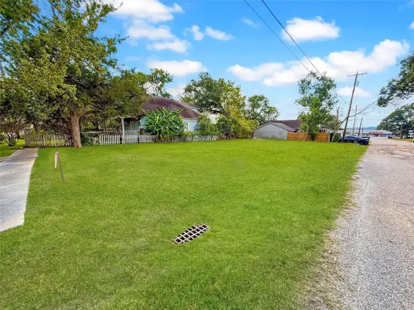 115 W Cleveland Street, Alvin, TX 77511