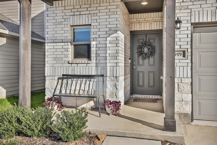 919 Amesbury Court, Conroe, TX 77316 - Image #2