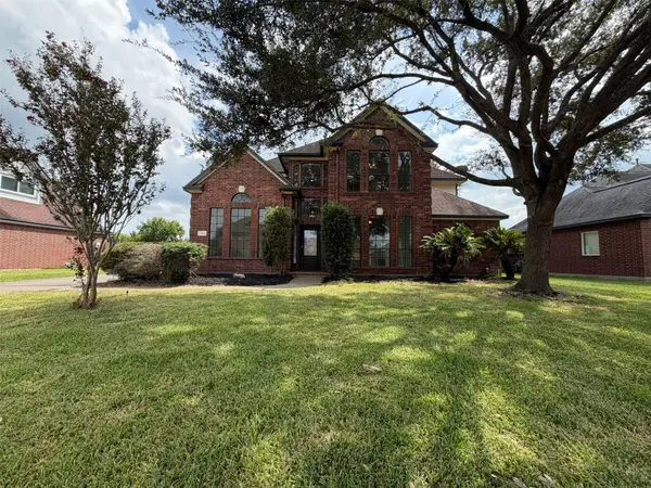 201 Rosemary Lane, Lake Jackson, TX 77566