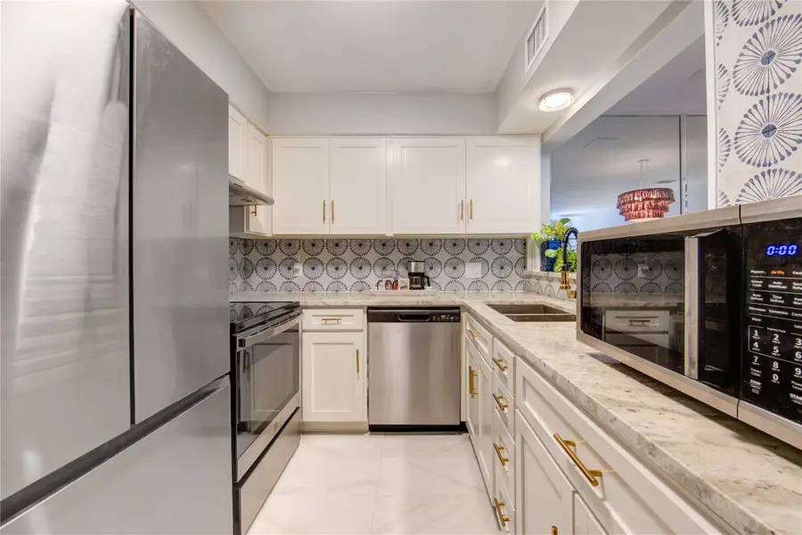 939 Wax Myrtle Lane, Houston, TX 77079 - #2