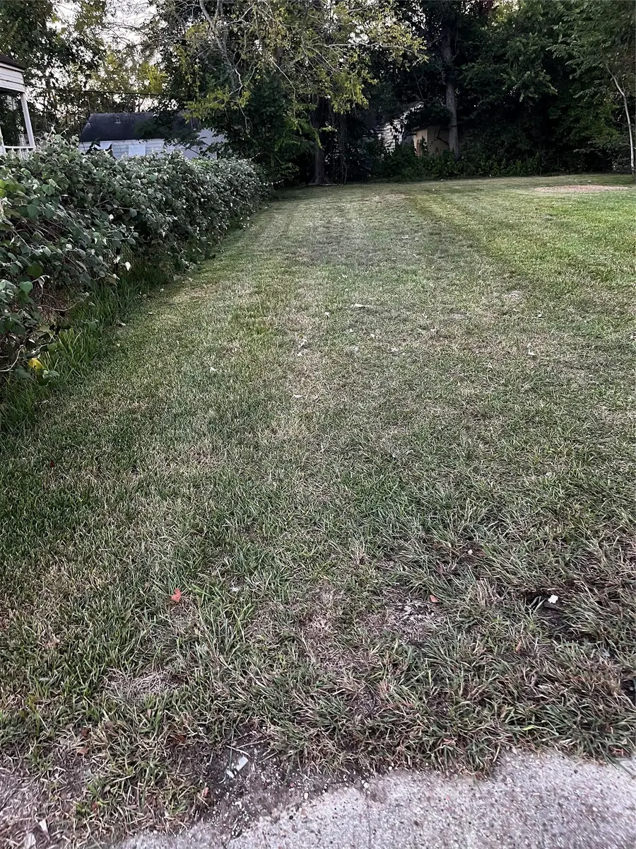 806 E Fayle St, Baytown, TX 77520 - #2