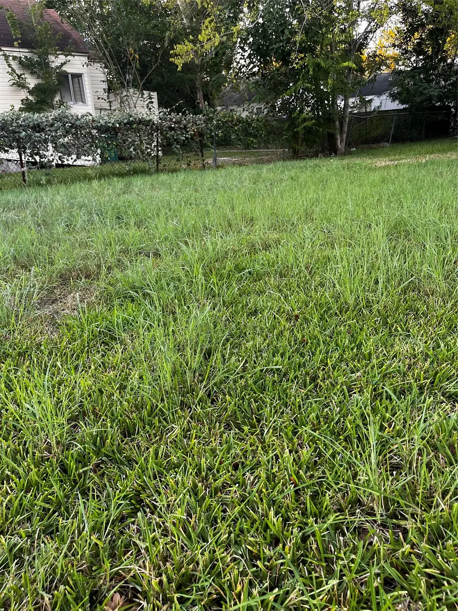 806 E Fayle St, Baytown, TX 77520 - #3