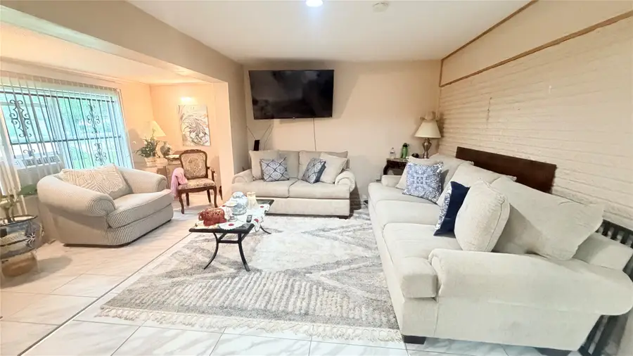 4930 Teton Street, Houston, TX 77033 - #3