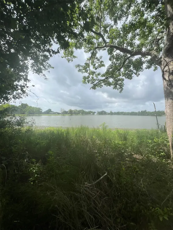 99 Kings Hill, Palacios, TX 77465