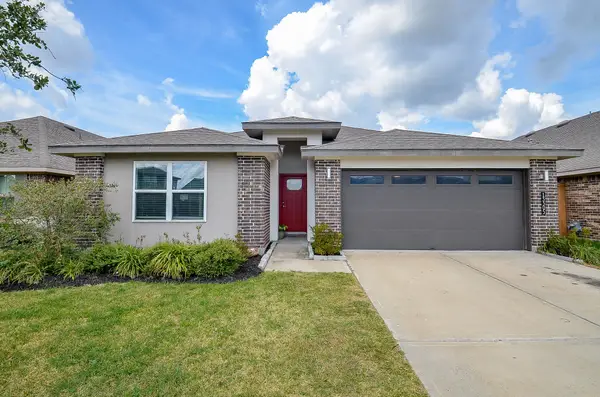 13305 Lago Acero Lane, La Marque, TX 77568