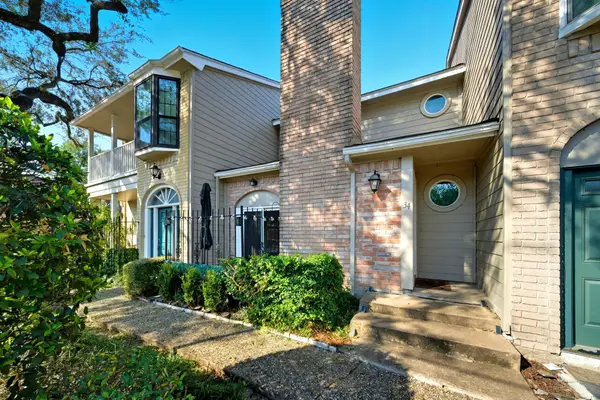 2220 Bering Drive #34, Houston, TX 77057