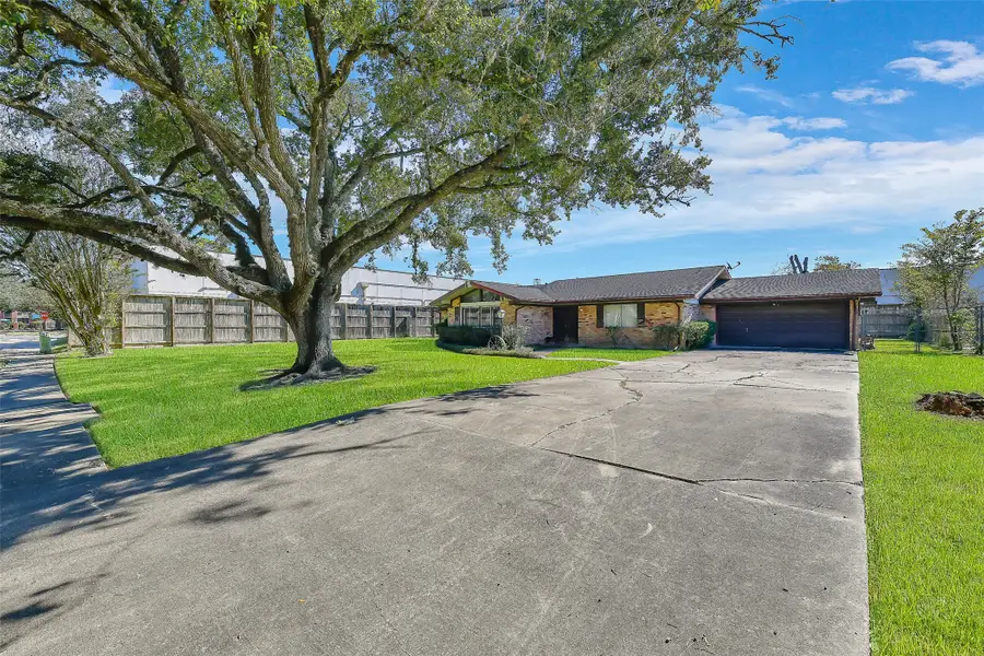 103 Echo Avenue, Friendswood, TX 77546 - Image #3