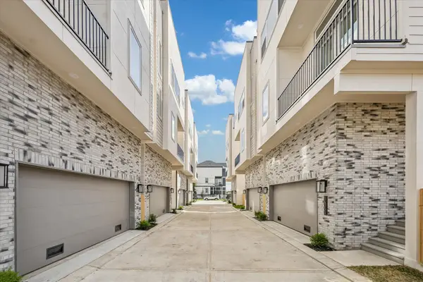 1403 W 21st St #D, Houston, TX 77008