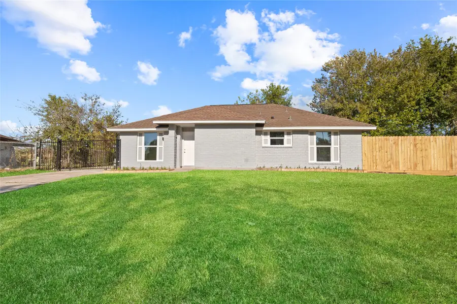 10558 Pleasanton Drive, Houston, TX 77038 - Image #2