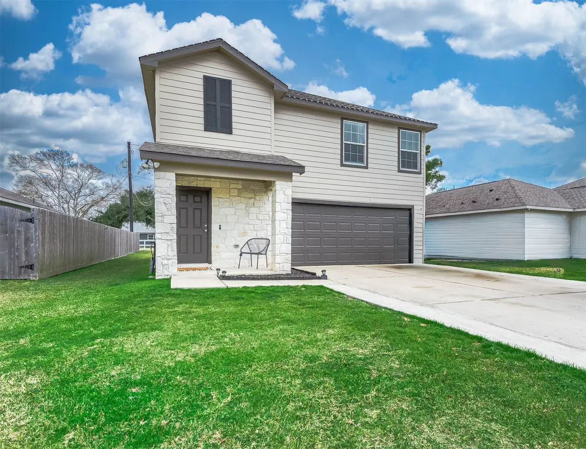 2015 Avenue H, Danbury, TX 77534 - #1