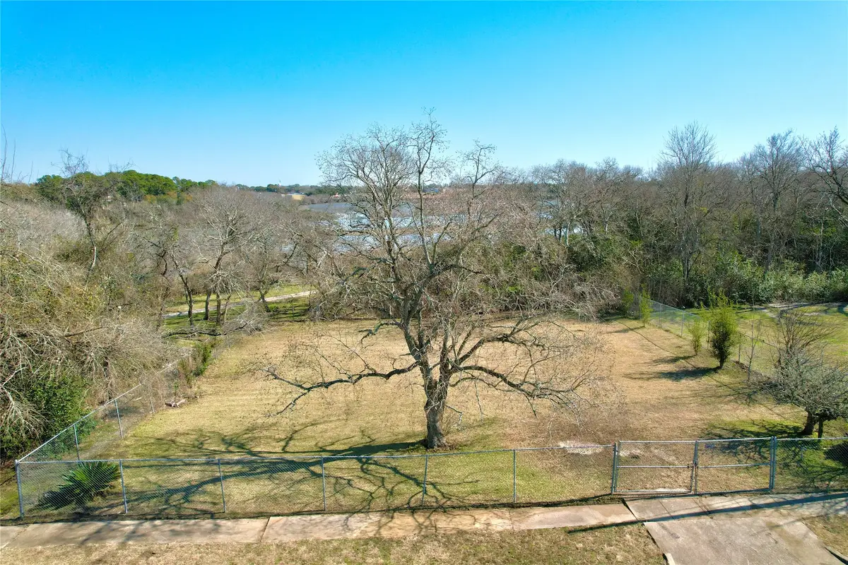 206 Avenue L, Baytown, TX 77520 - Image #1