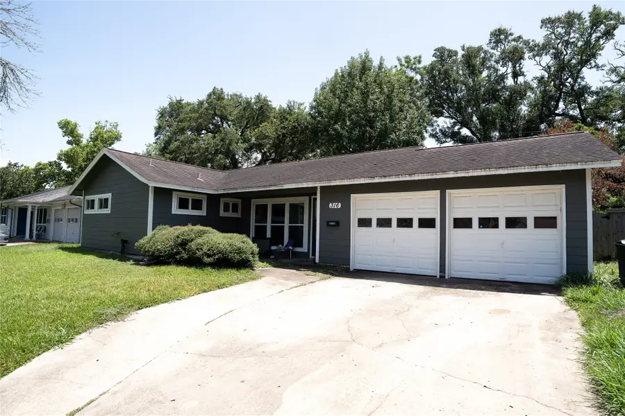 316 Carnation Street, Lake Jackson, TX 77566 - #2