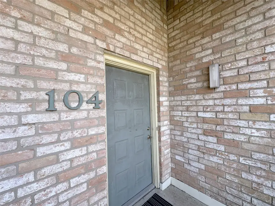 8100 Cambridge Street #104, Houston, TX 77054 - Image #2