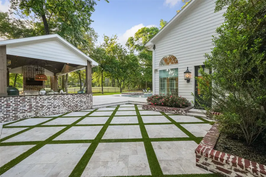 2207 Longmire Road, Conroe, TX 77304 - Image #2