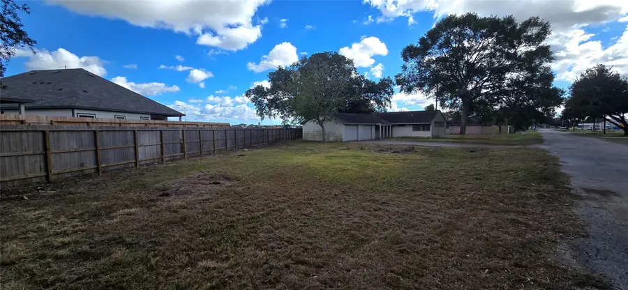 1801 Svetlik Avenue, Bay City, TX 77414 - Image #2