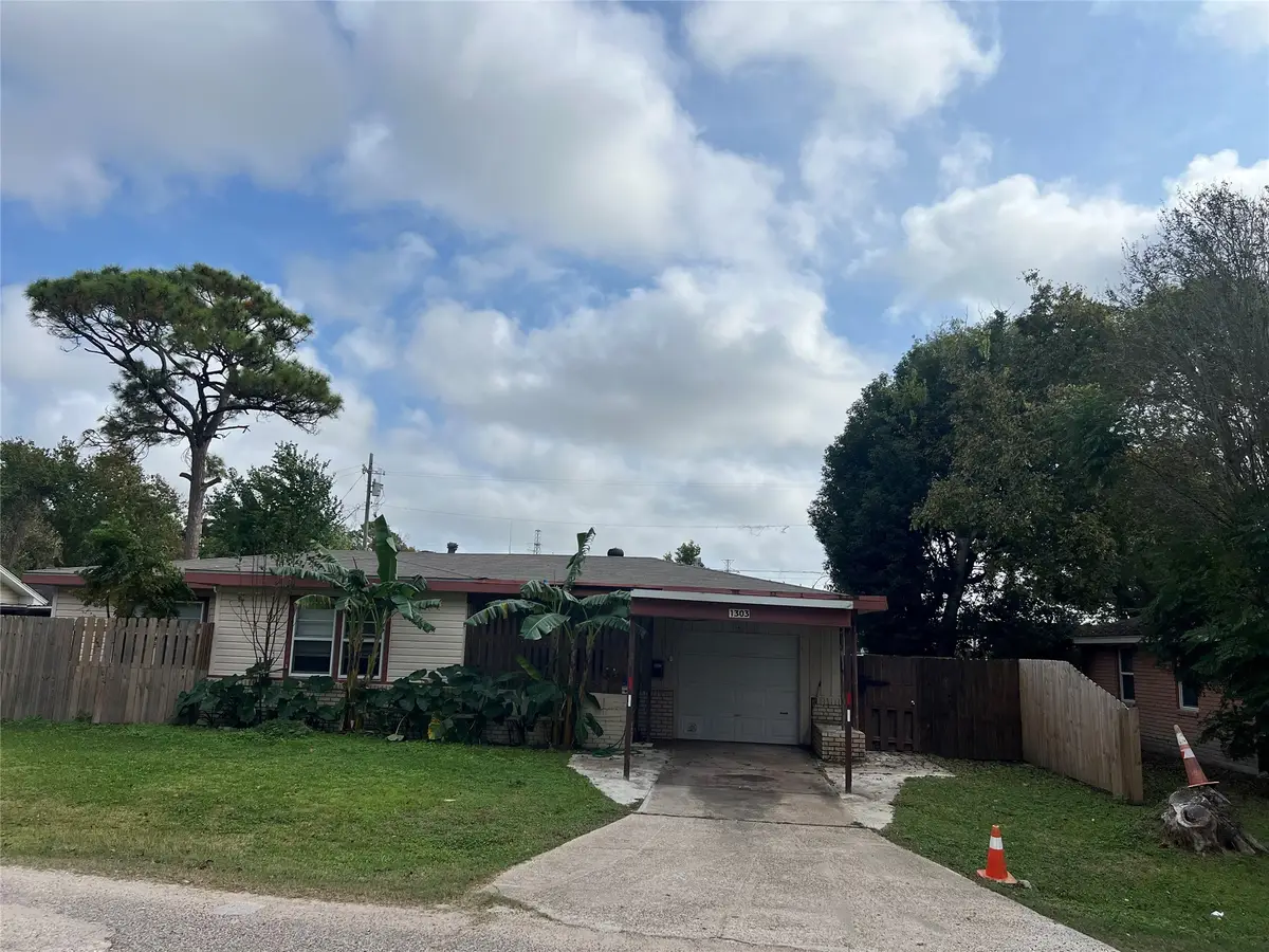 1303 Red Bud Ln Lane, La Marque, TX 77568 - Image #1