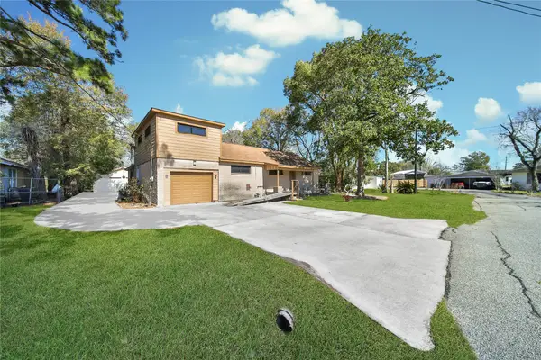 119 Pecan Drive, Baytown, TX 77520