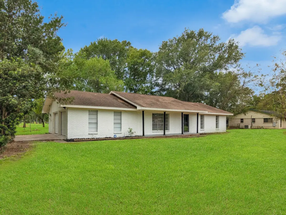 290 E Smith St, Sour Lake, TX 77659 - #1