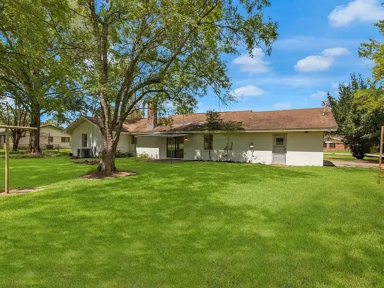 290 E Smith St, Sour Lake, TX 77659 - #3